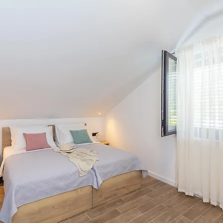 Villa Hedera Estate, Hedera Ii