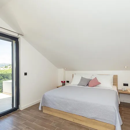 Hedera Estate, Hedera Ii *