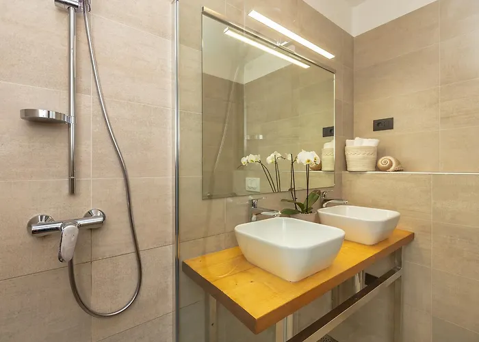 Hedera Estate, Hedera Ii *