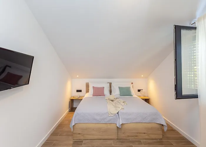 Hedera Estate, Hedera Ii