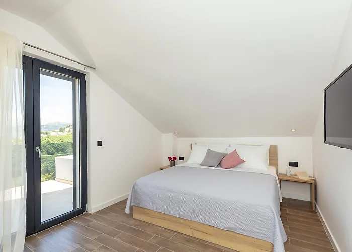 Hedera Estate, Hedera Ii *